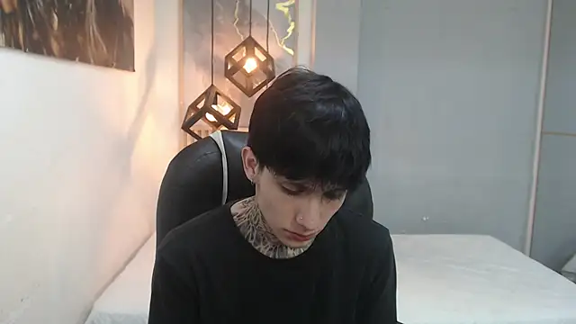 Cry_thereal 即時 XXX 聊天