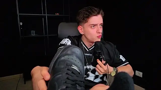 FelixStarkk 라이브 XXX 채팅