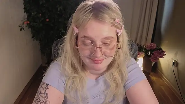 צ'אט XXX בשידור חי של ELLIEJAY