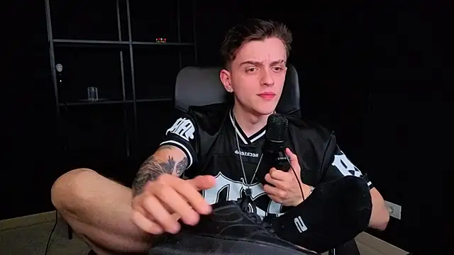 FelixStarkk 라이브 XXX 채팅