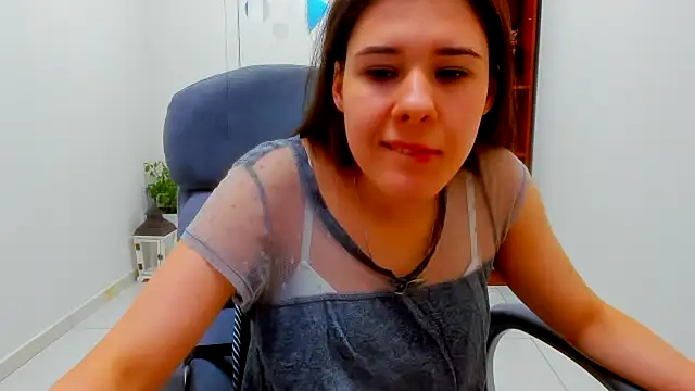 Joannia Adlı Modelin Canlı XXX Sohbeti