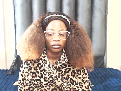 Chat XXX ao vivo de TinyTroubleXXXXX
