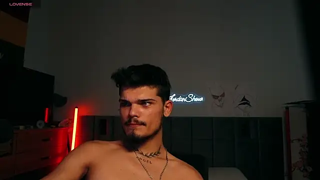 צ'אט XXX בשידור חי של JordanShow