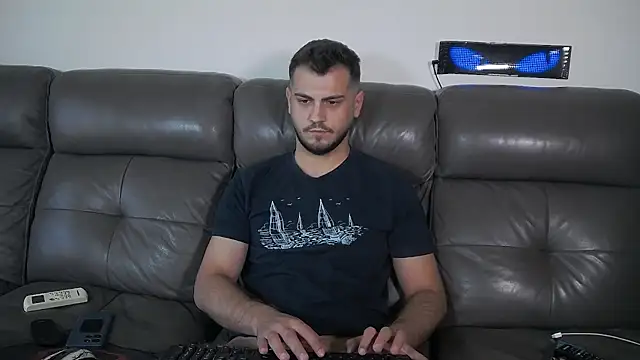צ'אט XXX בשידור חי של CrazyDom1