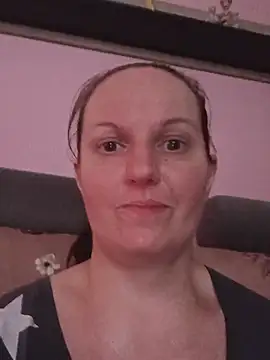 BustyLadyAlma Adlı Modelin Canlı XXX Sohbeti