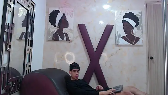 GOLDEN_BOSS Live XXX Chat