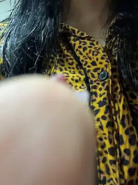 LIAH_IZUMI Chat XXX in diretta