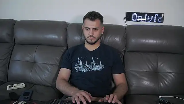 CrazyDom1 Chat XXX live