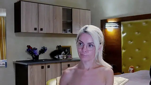 DomCaprisse Adlı Modelin Canlı XXX Sohbeti