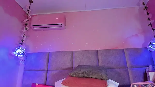 Emiily_Grace Adlı Modelin Canlı XXX Sohbeti