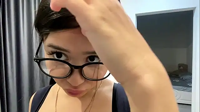 Chatroom XXX en direct de Mitsuki_Sutemi