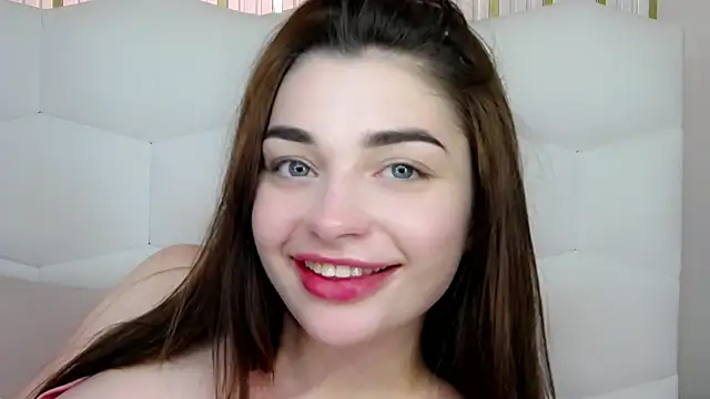 AngelinaWett Chat XXX in diretta