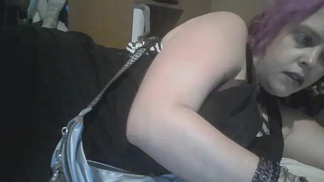 Živý XXX chat TWiSTYTheTwizted