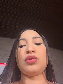 ReinaChloe Chat XXX in diretta