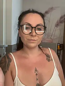 Chat +18 de InkedCurly_L ao vivo