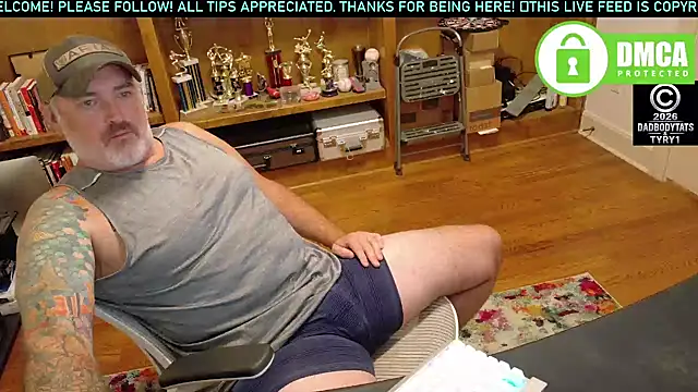 dadbodytats' Live XXX Chat