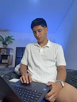 Chat XXX ao vivo de SantiLux_