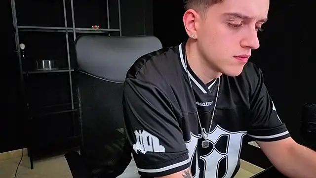 Chat +18 de FelixStarkk ao vivo