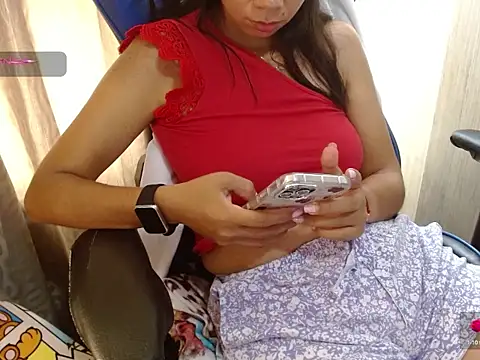 Danielagomez33 live XXX chat