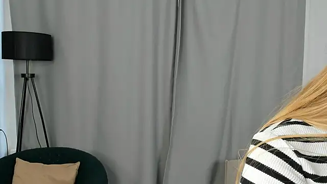 TannaKaroly live XXX chat