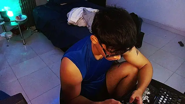 Mr_yisuzz 在線直播表演