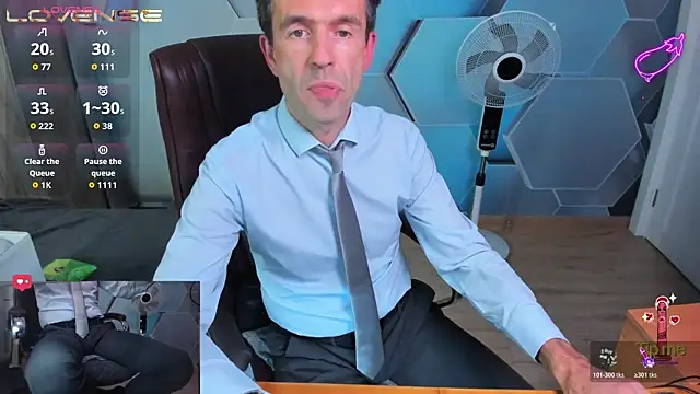 SteveTiger live XXX chat