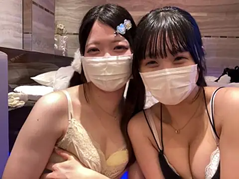 y-u-r-a-33's Live XXX Chat