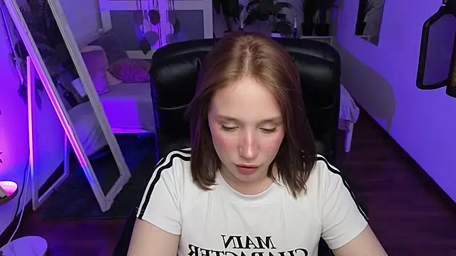 AliceTrenton XXX чат на живо