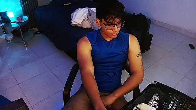 Chat +18 de Mr_yisuzz ao vivo