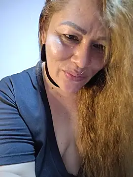 Chatroom XXX en direct de SluttyMilf79
