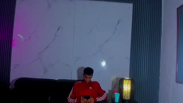 Chat XXX en directo de Kleymon_hot