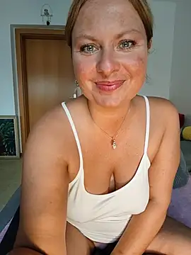 XXX chat uživo modela MiraCaramel