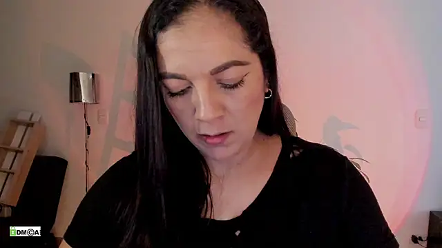 urcute_kitten's Live XXX Chat