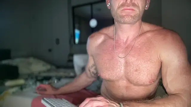צ'אט XXX בשידור חי של FitStacheDaddy