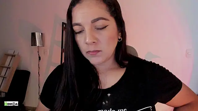 urcute_kitten's Live XXX Chat