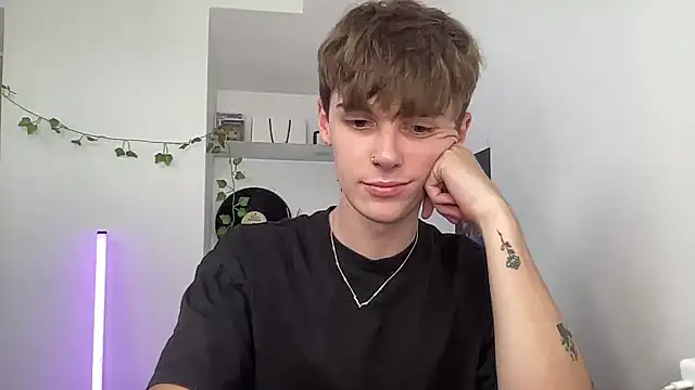 Онлайн чат XXX YourMilkyGuy