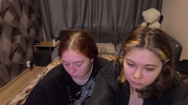 Chat +18 de LunarCouple_ ao vivo