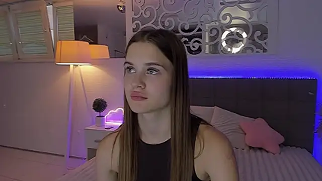 XXX chat uživo modela LuisaClover