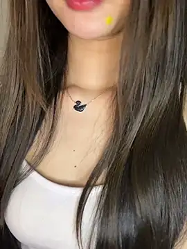Yiyina_17's Live XXX Chat