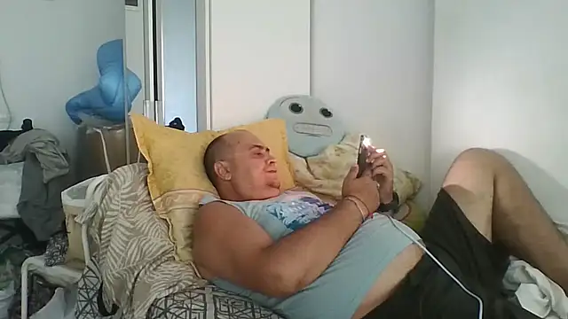 vitalik66679 Adlı Modelin Canlı XXX Sohbeti