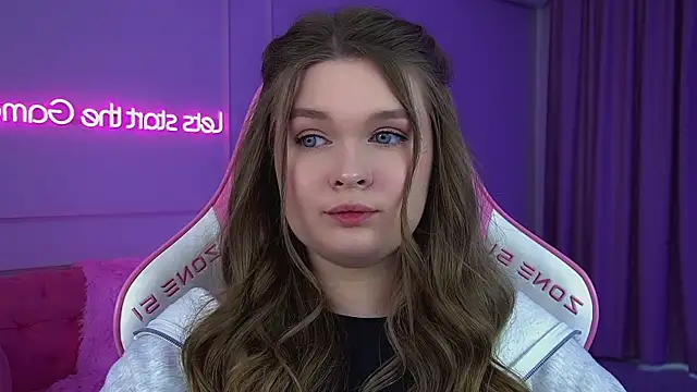 CrystalLyons' Live XXX Chat