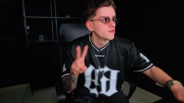 FelixStarkk Adlı Modelin Canlı XXX Sohbeti