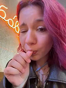 Lilly__Kiss Chat XXX in diretta