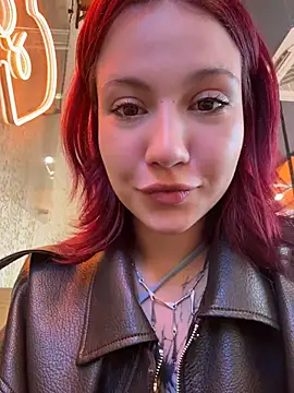 Lilly__Kiss Chat XXX in diretta