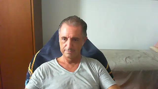 lliuk70mi's Live XXX Chat