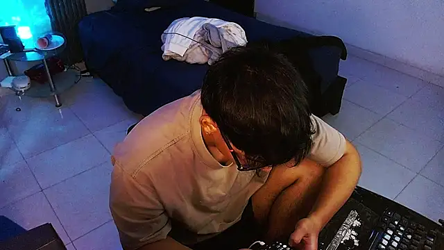 دردشة Mr_yisuzz الجنسية المباشرة