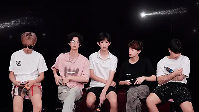 Chenyong123 Chat XXX in diretta