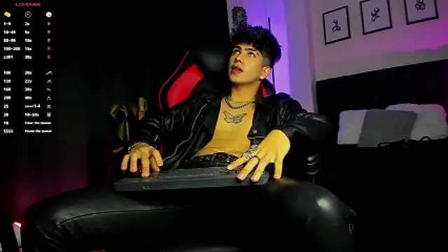 LyleBennett_ Live XXX-Chat