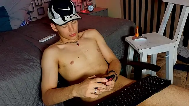 Онлайн чат XXX LoganSteel_