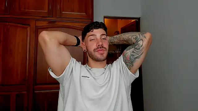 Guyinthemountain's Live XXX Chat